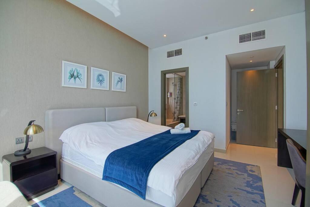 Luxury Hotel Apartment With A Canal View Dubai Bagian luar foto