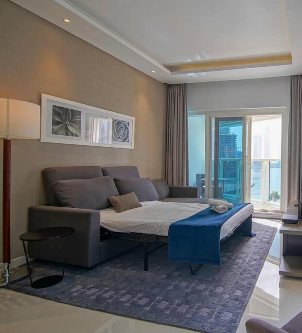 Luxury Hotel Apartment With A Canal View Dubai Bagian luar foto