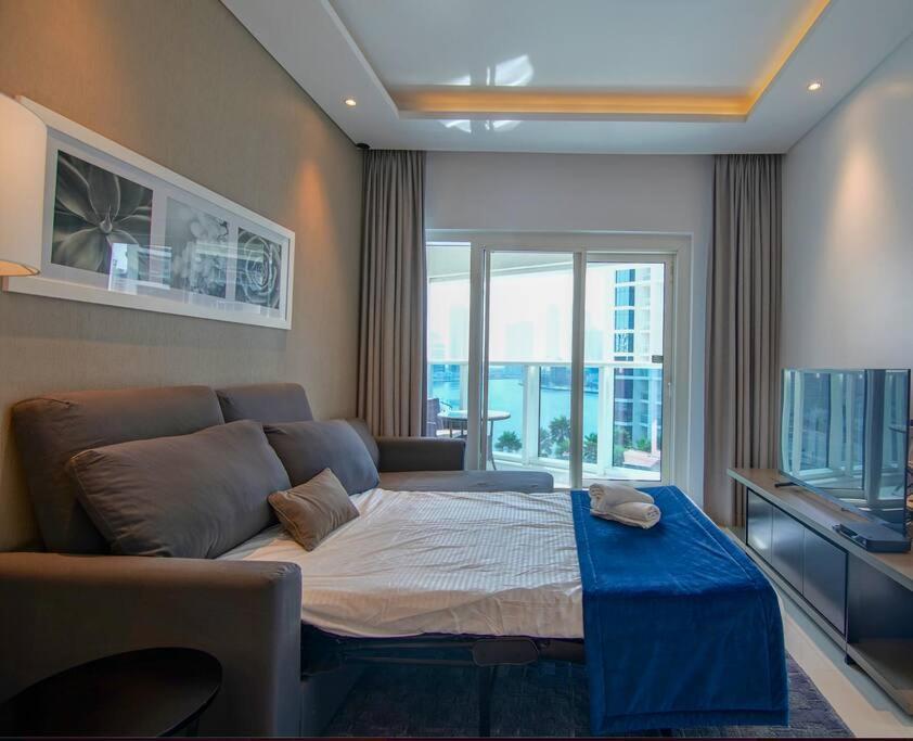 Luxury Hotel Apartment With A Canal View Dubai Bagian luar foto