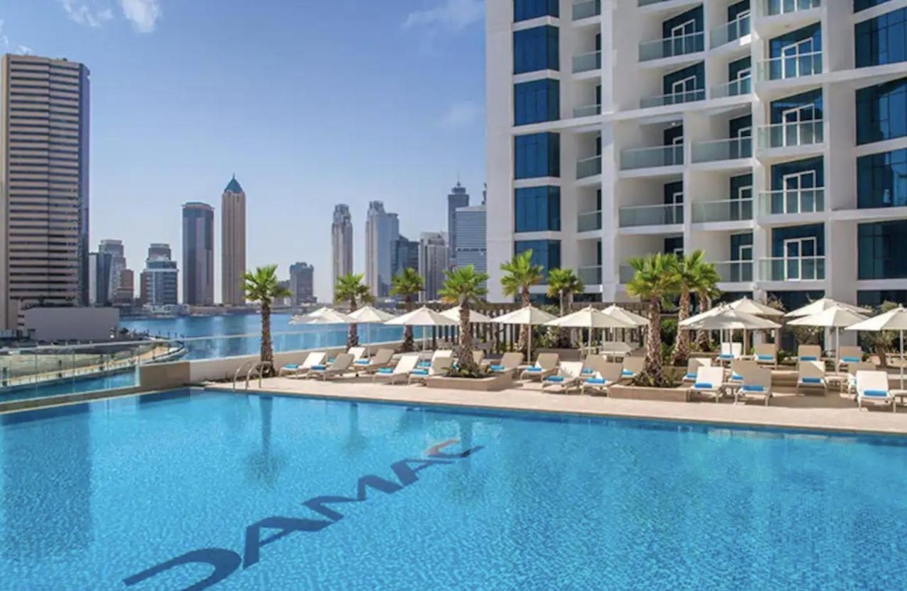 Luxury Hotel Apartment With A Canal View Dubai Bagian luar foto