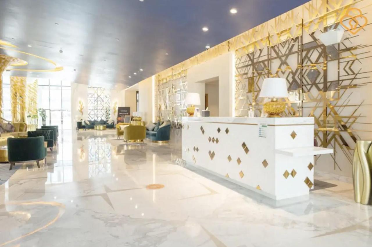 Luxury Hotel Apartment With A Canal View Dubai Bagian luar foto